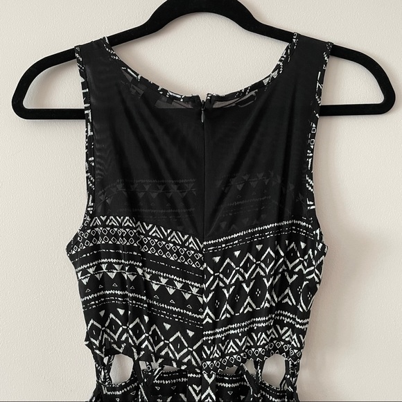 High-low beach dress with tribal print - Picture 5 of 8